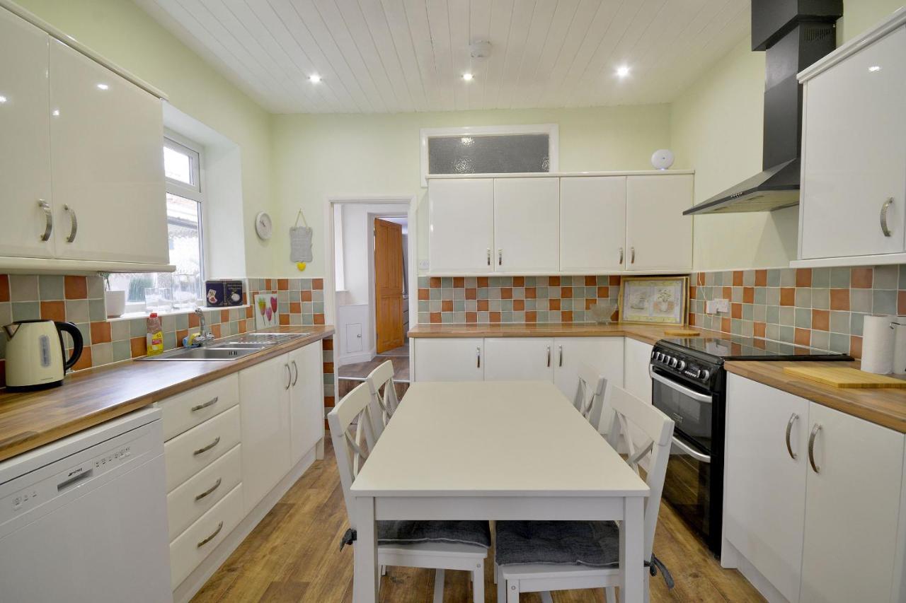 Ground Floor Apartment Up To 6 Guests With Games Chill Out Room Scarborough Dış mekan fotoğraf
