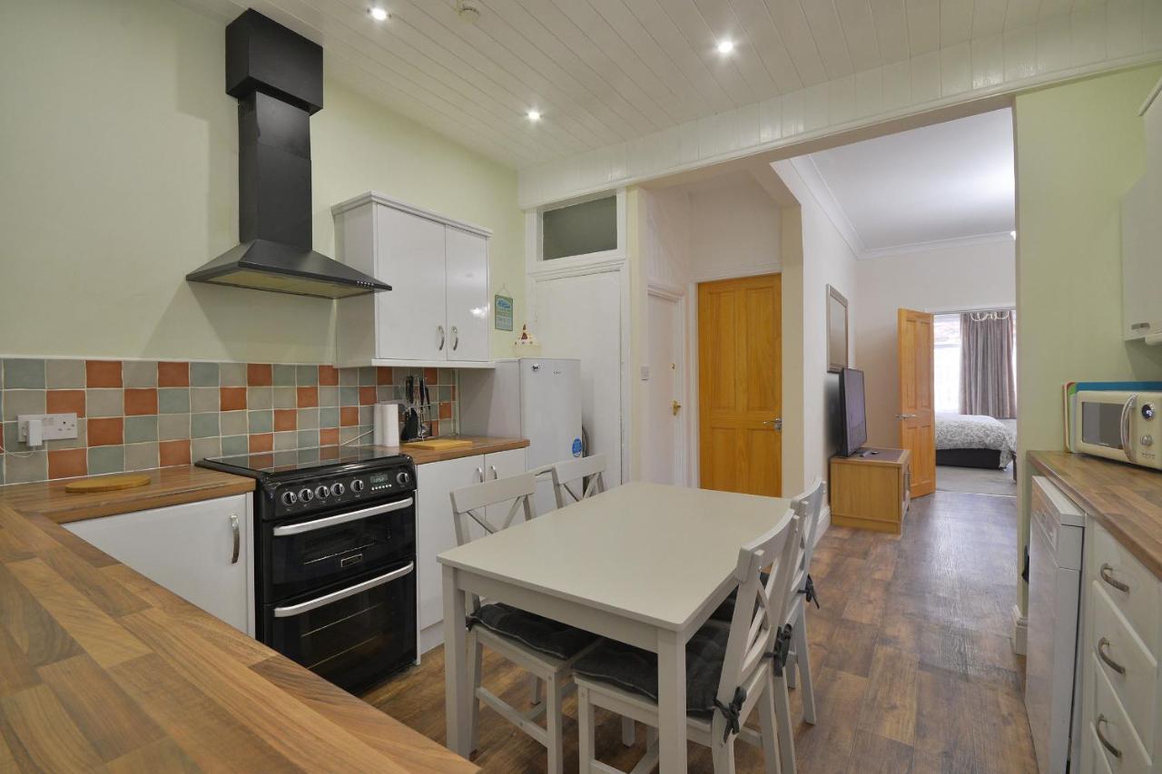 Ground Floor Apartment Up To 6 Guests With Games Chill Out Room Scarborough Dış mekan fotoğraf