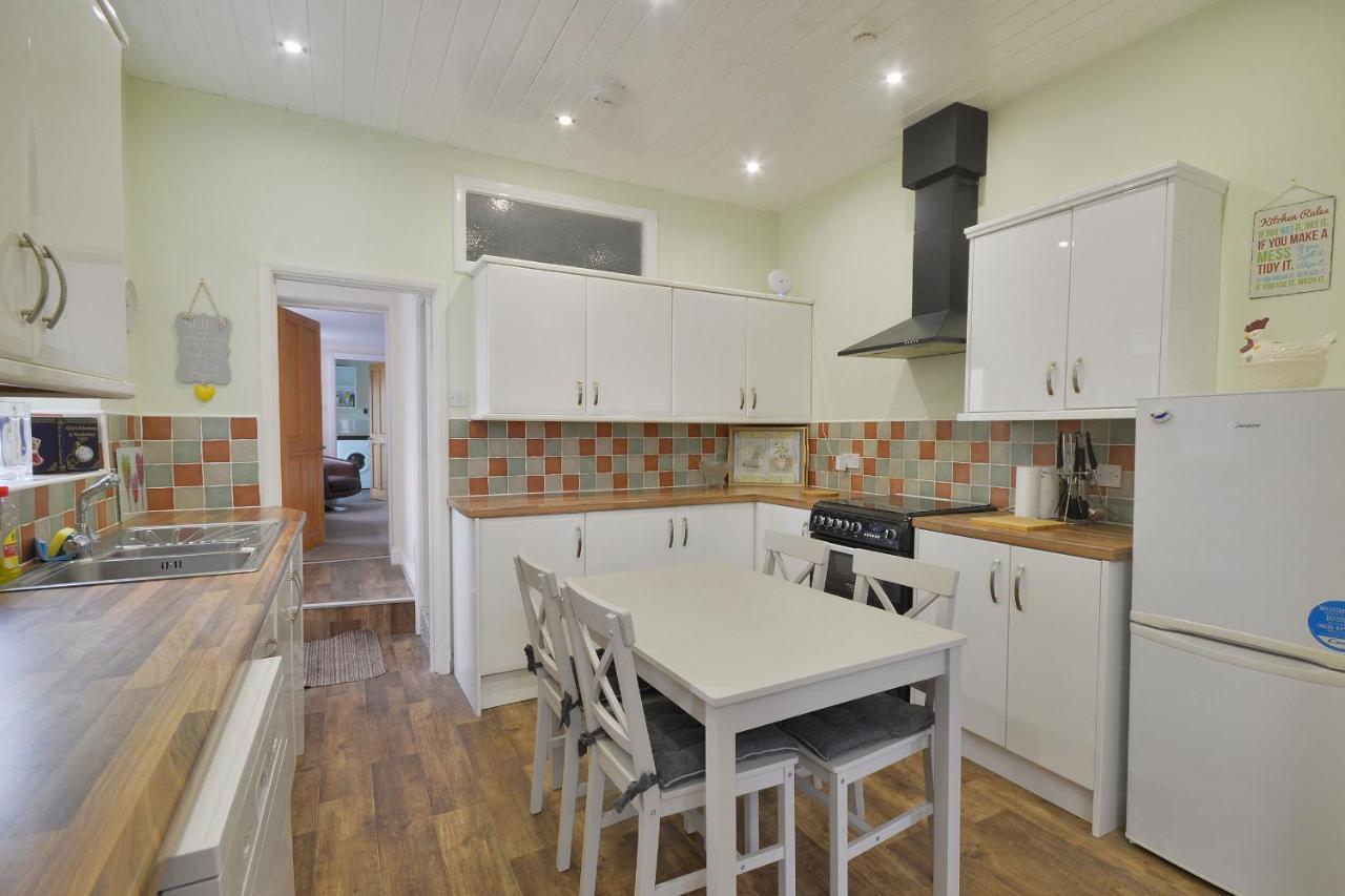 Ground Floor Apartment Up To 6 Guests With Games Chill Out Room Scarborough Dış mekan fotoğraf
