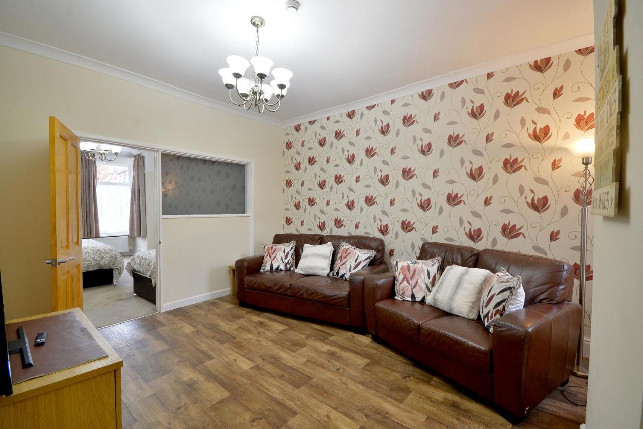 Ground Floor Apartment Up To 6 Guests With Games Chill Out Room Scarborough Dış mekan fotoğraf