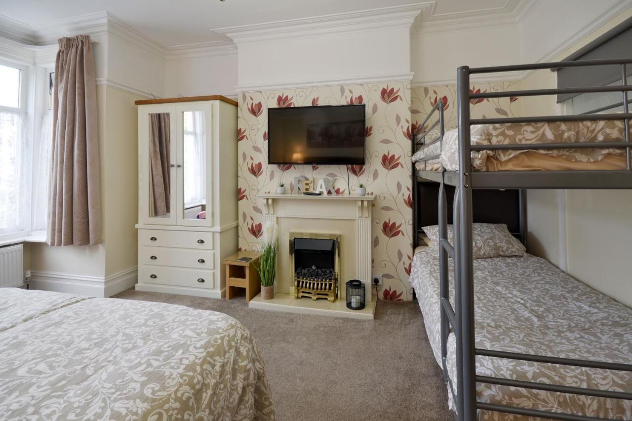 Ground Floor Apartment Up To 6 Guests With Games Chill Out Room Scarborough Dış mekan fotoğraf